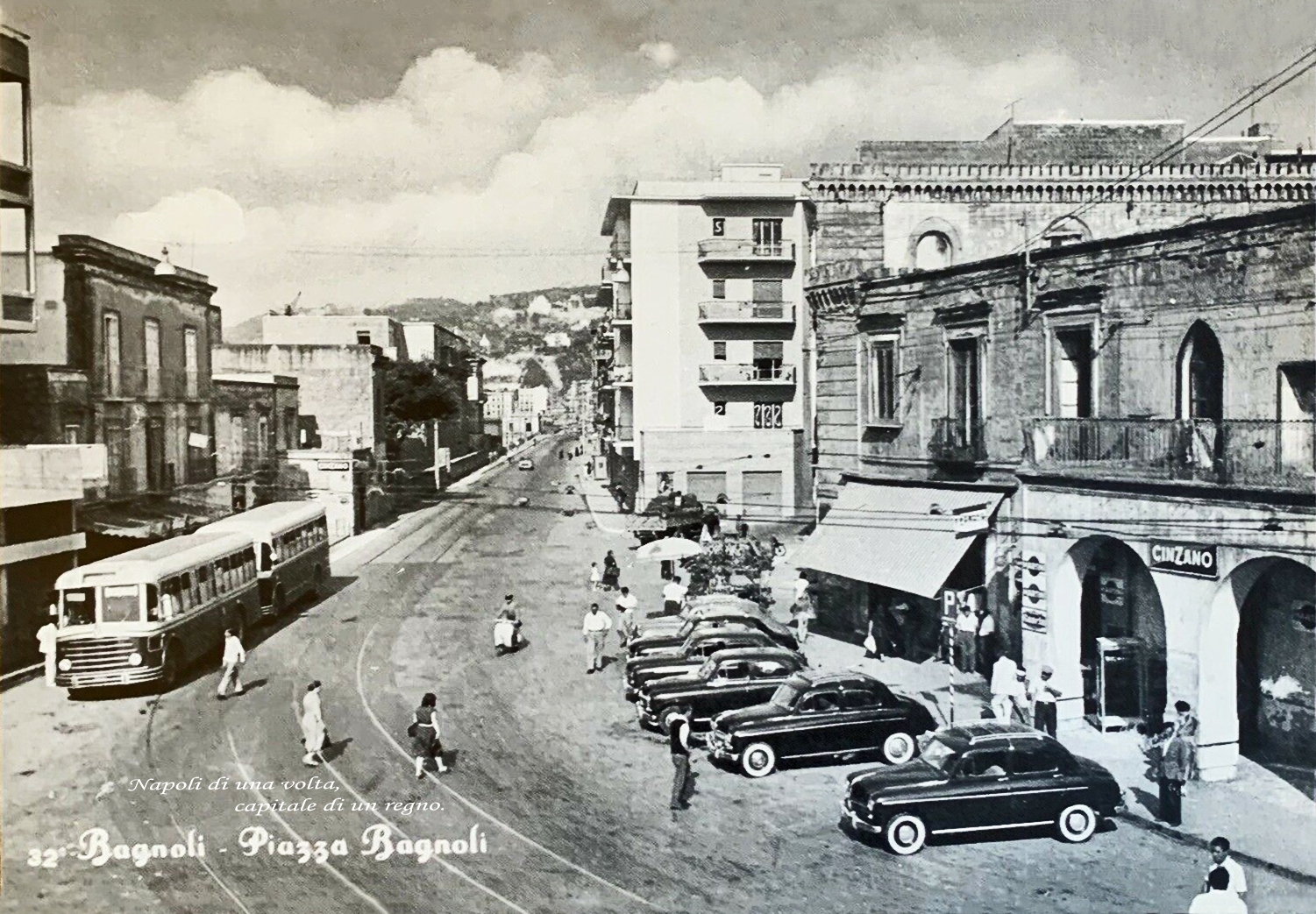 Napoli - Bagnoli - Piazza Bagnoli animata in una foto cartolina anni ...